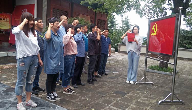 说明:http://www.tsnu.edu.cn/__local/8/5D/67/0AAD93B52C9502EE28FF9BDAF25_8D081AFB_7F5EE.jpg