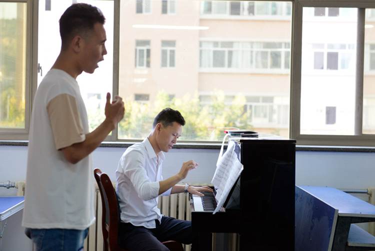 说明:http://www.tsnu.edu.cn/__local/A/0D/00/629718929DD32201E25FB892ECC_3188C3A4_20821.jpg